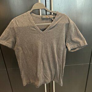 Men’s Theory size L t-shirt